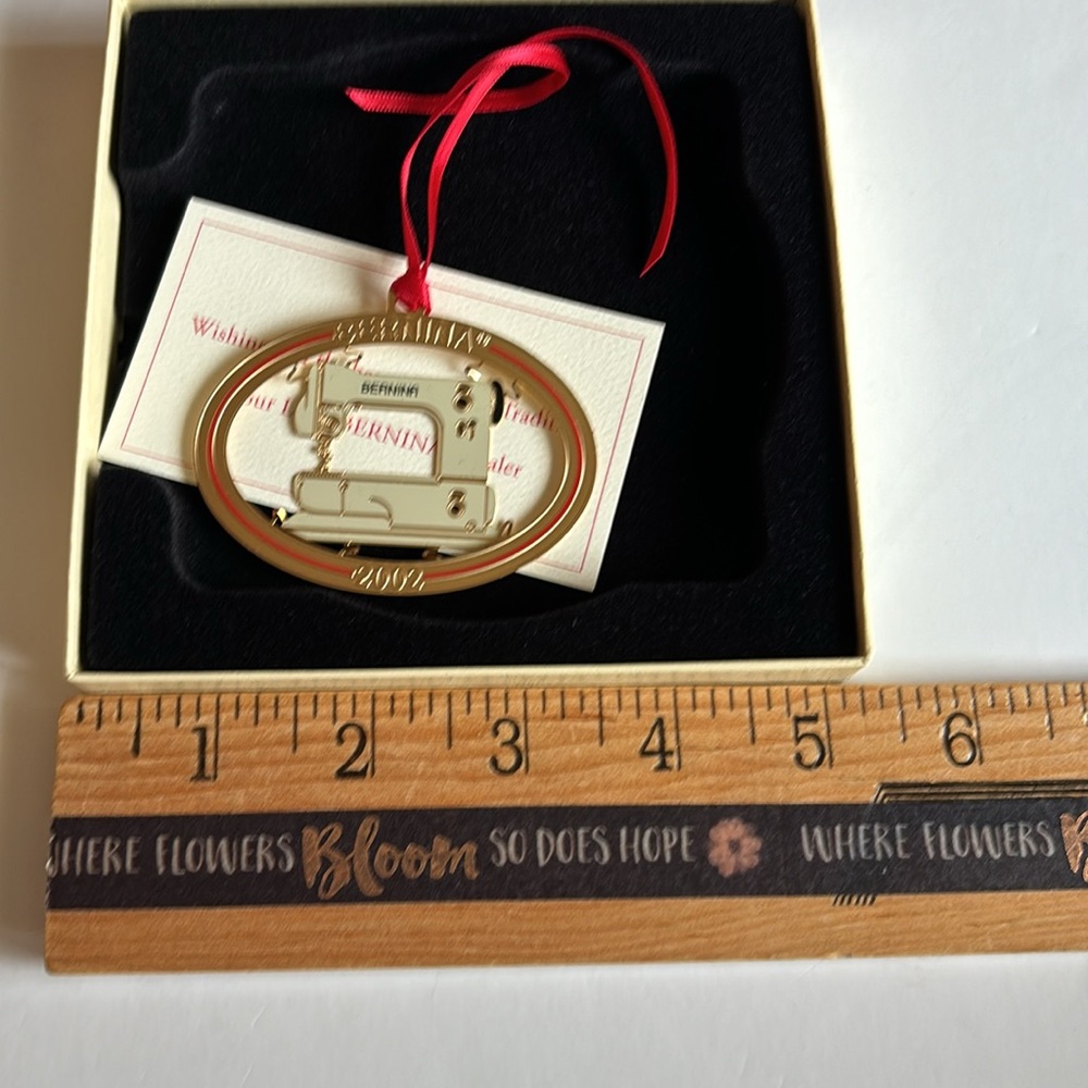 Bernina Holiday Ornament 2002 Sewing Machine Ornament Bernina Sewing Machine - Picture 10 of 14